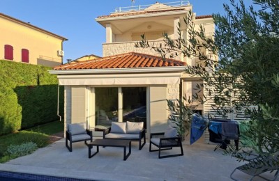 Ekskluzivna vila samo 1000 m od mora