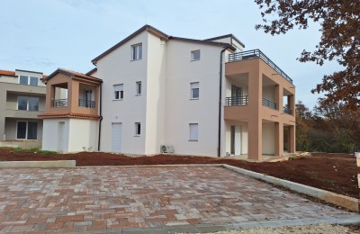 Poreč, novi stan na 1. katu sa dvije spavaće sobe, mogućnost kupnje putem kredita, i povrata PDV-a