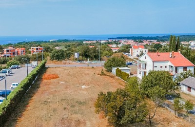 Zemljište na odličnoj lokaciji sa građevinskom dozvolom i pogledom na more